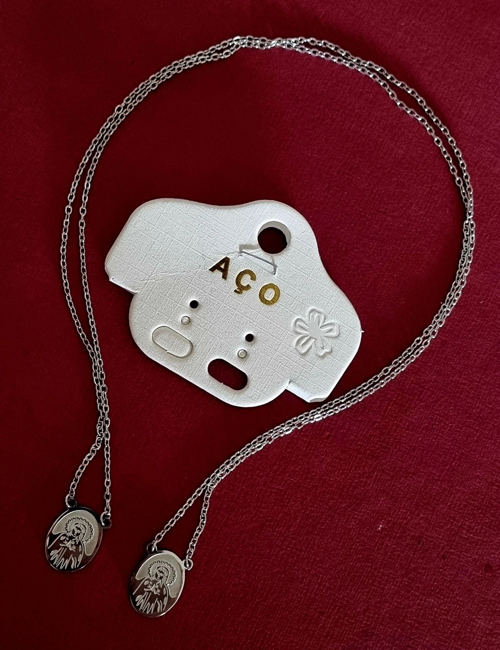 Colar/escapulario prateado, em aço, com a Nossa Senhora.  – photo 7